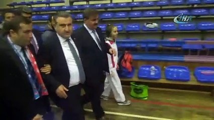 Bakan Osman Aşkın Bak