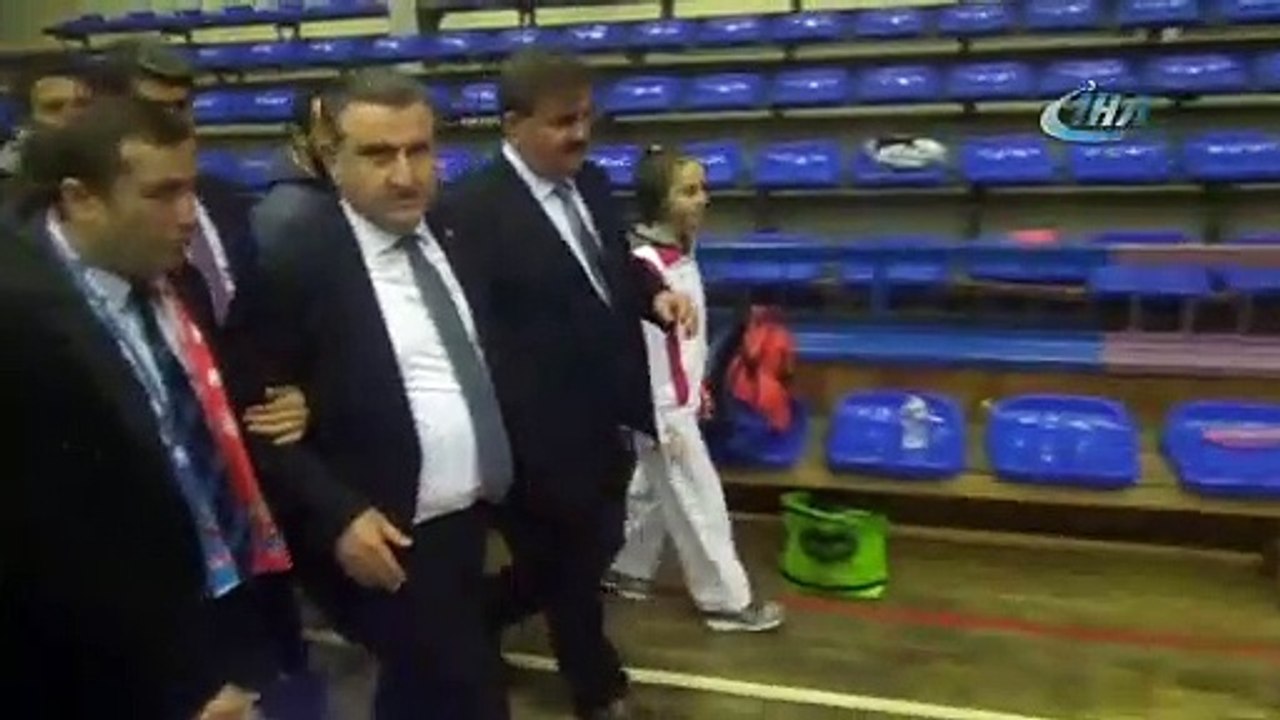Bakan Osman Aşkın Bak
