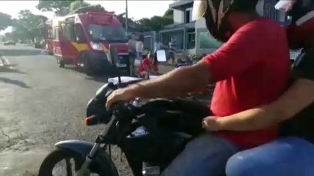 Jovem sofre suspeita de fratura no joelho em acidente no Bairro Universitário