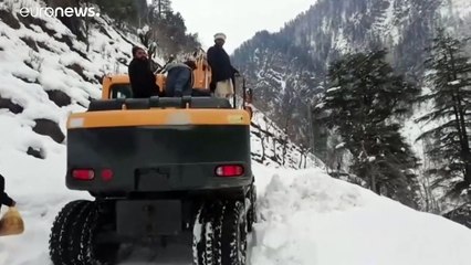 مصرع 100 شخص على الأقل جراء سوء الأحوال الجوية في باكستان