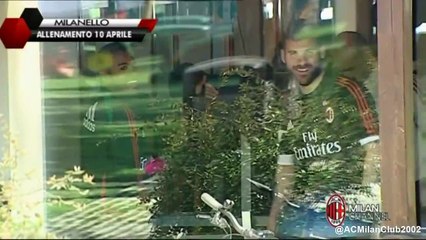 Robinho çaldı Niang oynadı!