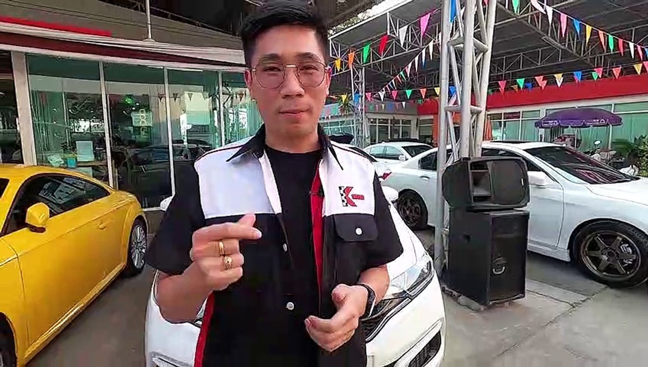 รถเก๋งมือสอง Honda Jazz S ปี 18 ไมล์น้อยมาก 2 หมื่นโล ฟรีดาวน์ กับ ติ๊สหัวหน้าแก๊งรักรถ
