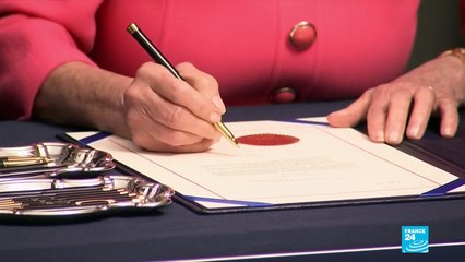 US House leaders deliver articles of impeachment to Senate