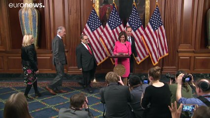 Destitution : Nancy Pelosi signe l'acte d'accusation contre Trump et transmet le dossier au Sénat