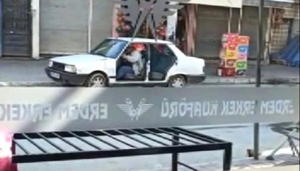 İki kapısı olmayan arabayı görenler şaşkına döndü