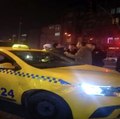 Polise kimliğini göstermeyen taksici polise emniyet kemeriyle direndi