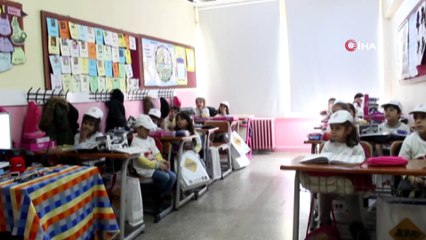 Yazmayı öğrenince ilk tebrik kartını Emniyet Genel Müdürü'ne gönderdi, okuluna hediye yağdı