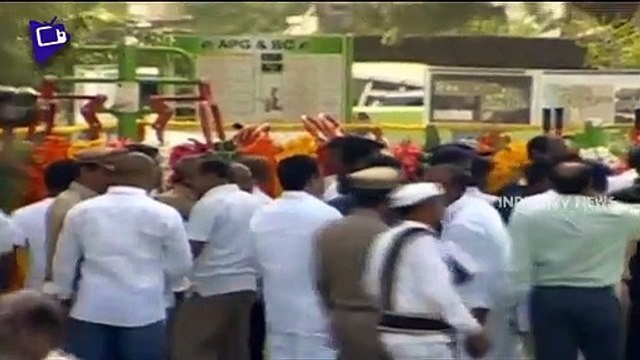 YS Jagan Make YSRCP Leaders Work Out CM YS Jagan At Sports Complex Inauguration In Puli