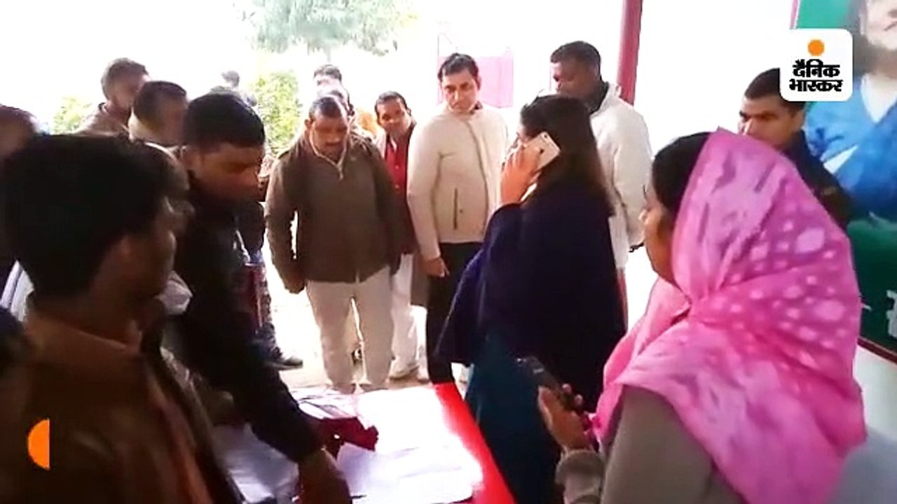 पेड़ कटवाने वाले को तुरंत थाने में डालिए- मेनका गांधी