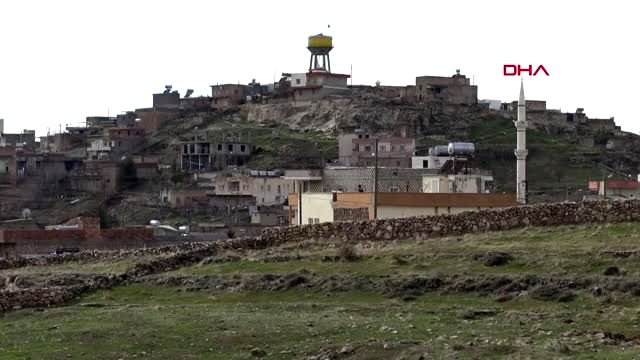 Batman tekerlekli sandalyede yaptığı ahşap ürünleri satıp, 4 çocuğunu okuttu