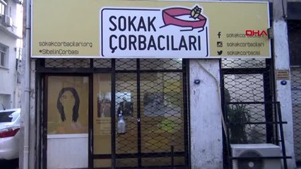 İzmir sibel'in doğum günü anısına atkı, bere ve battaniye dağıttılar