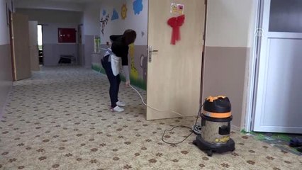 Okulun "Filiz Abla"sı minik bedenleri ısıttı - SİİRT