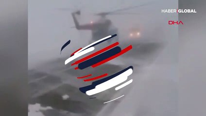 Kar fırtınasına yakalan helikopter otoyola indi