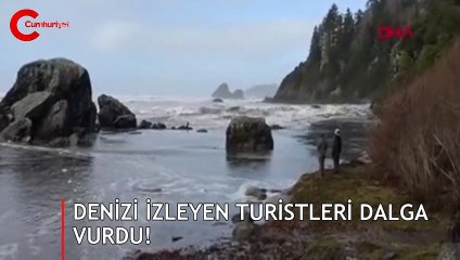Denizi izleyen turistleri dalga vurdu!