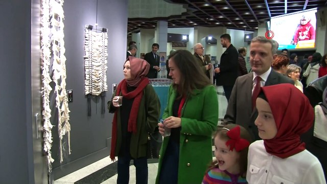 Üsküdar'da yazma ve dokumada çağdaş yorumlar sergisi açıldı