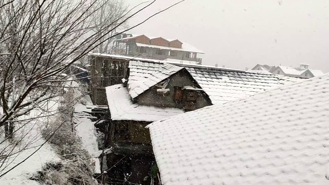 manali#tosh#travller#mountains#view#heavysnowfall..