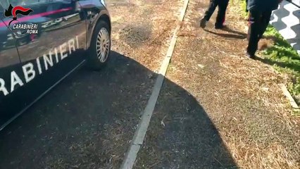 Sfruttavano una ragazza che si prostituiva sull'Aurelia. Tra gli aguzzini anche un 90enne