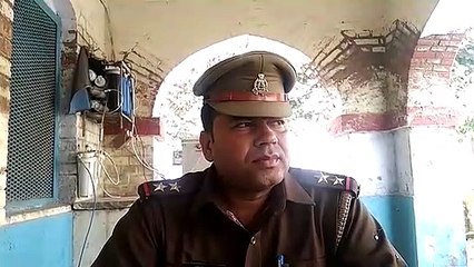 Tải video: इटावा में जीआरपी पुलिस ने पकड़े मोबाइल चोर