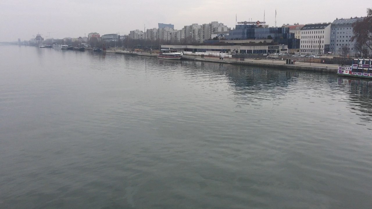 Kilometerlanger Treibstofffilm auf der Donau