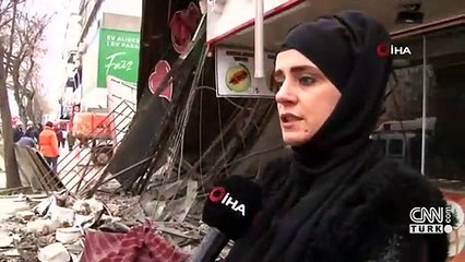 Temel kazısı atılırken bina çöktü