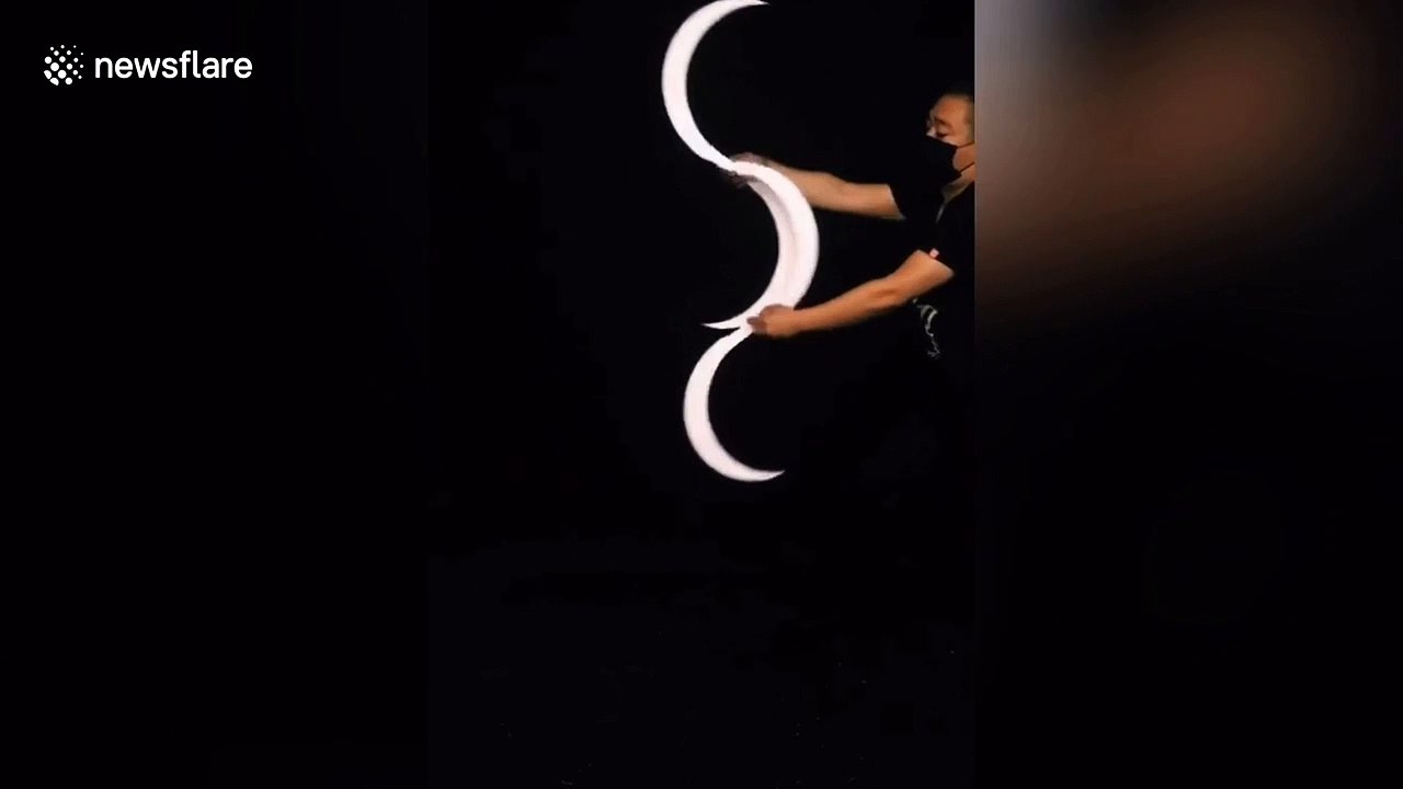 Chinese man uses buugengs to create satisfying optical illusions