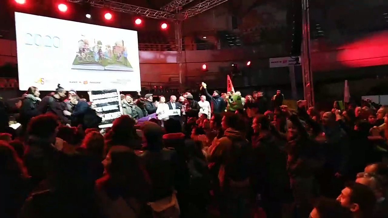 Le Fil Actu - Grève Jour 43 - La SNCF est "pas très loin du milliard" d’euros de perte, annonce son PDG - Les premières tensions apparaissent en tête de cortège à Paris