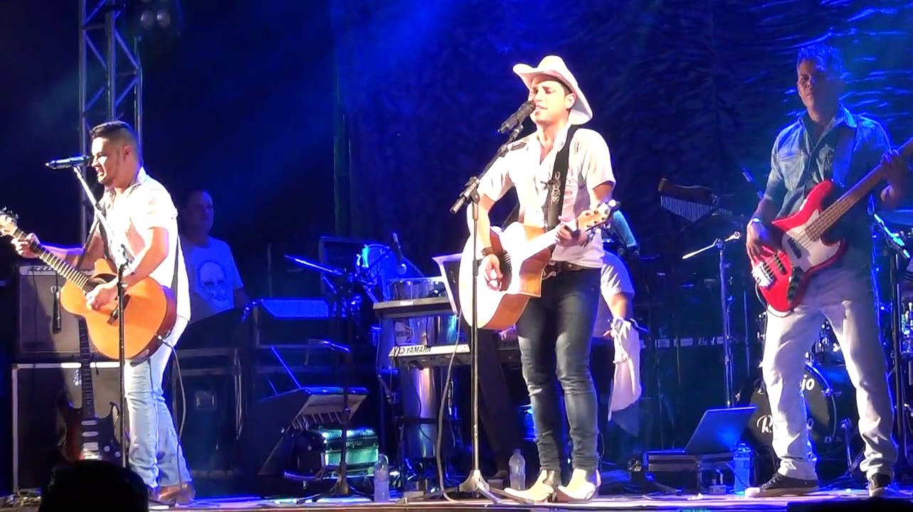Bráulio & Ricardo - Reveillon 2017 em Pingo D'água MG (1)