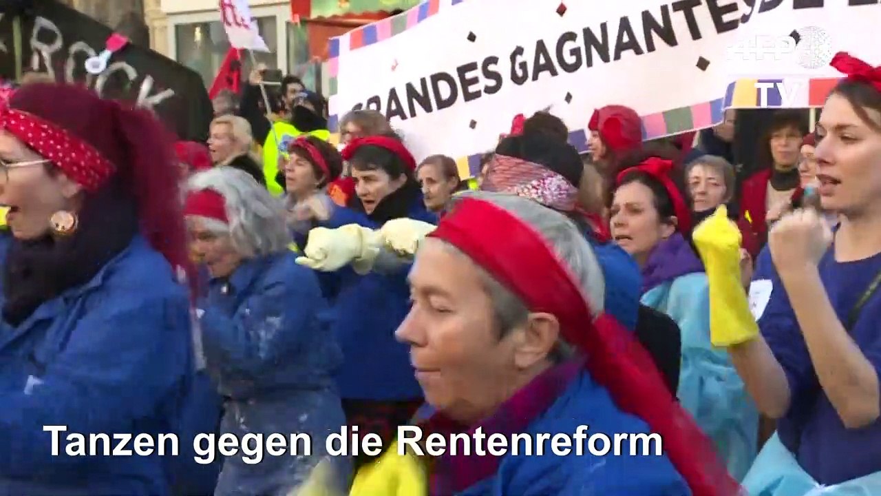 Tanzen gegen Macron: Feministischer Flashmob bei den Protesten gegen die Rentenreform