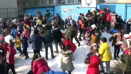 İnegöllüler Kara Hasret Kaldı, Yüksek Kesimlerden Kamyonla Kar Getirdiler