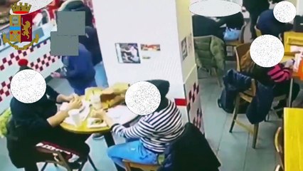 Milano - Rubano zainetto in un fast food, denunciati due africani (16.01.20)