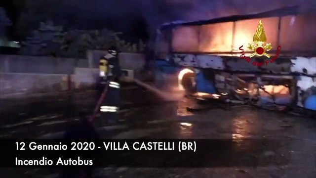 Villa Castelli (BR) - Incendio in deposito di autobus, tre mezzi distrutti (13.01.20)