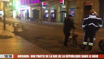 Avignon : une partie de la rue de la république dans le noir