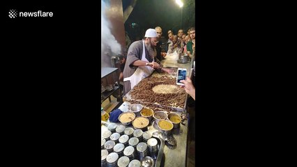 Spectacular shop in Egypt gives away hundreds of free sandwiches on New Year's