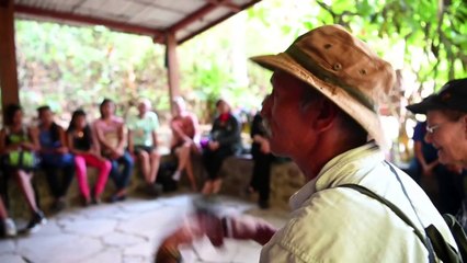 Exguerrilleros cuidan bosque que los protegió en guerra civil salvadoreña