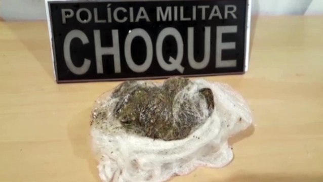 Dupla de adolescentes é flagrada pelo Choque com porções de maconha no Cancelli