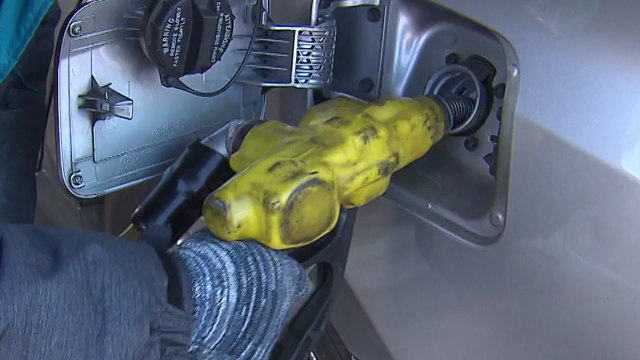 휘발유 가격 9주째 상승...서울·부산 하락세 / YTN