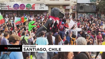 No Comment : des affrontements entre manifestants et policiers à Santiago au Chili
