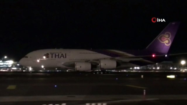 Yolcusu rahatsızlanan Airbus 380 tipi uçak İstanbul Havalimanı'na acil iniş yaptı