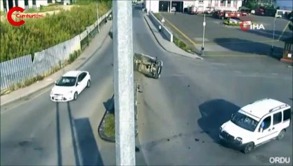 Birbirinden korkunç kaza anları MOBESE'ye böyle yansıdı