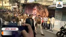फेसबुक पर तीन महीने पुराने पाेस्ट पर झरिया में ताेड़फाेड़ और जाम; पुलिस ने लाठियां भांजी