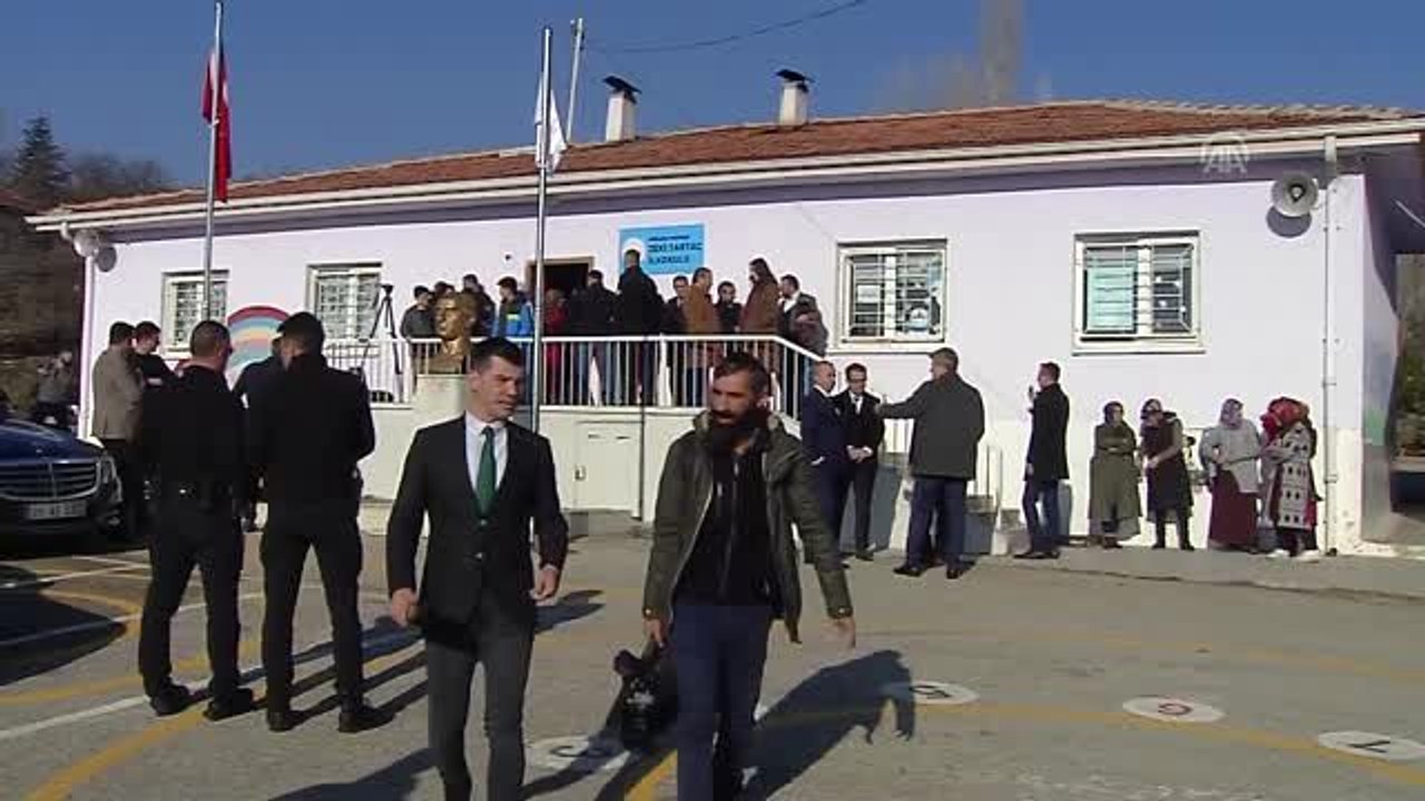 Milli Eğitim Bakanı Selçuk, karne dağıtım törenine katıldı (1)