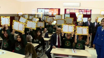 Adana'da 489 bin öğrencinin karne sevinci