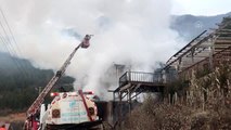 Yangın çıkan 3 katlı iş yerinde hasar oluştu