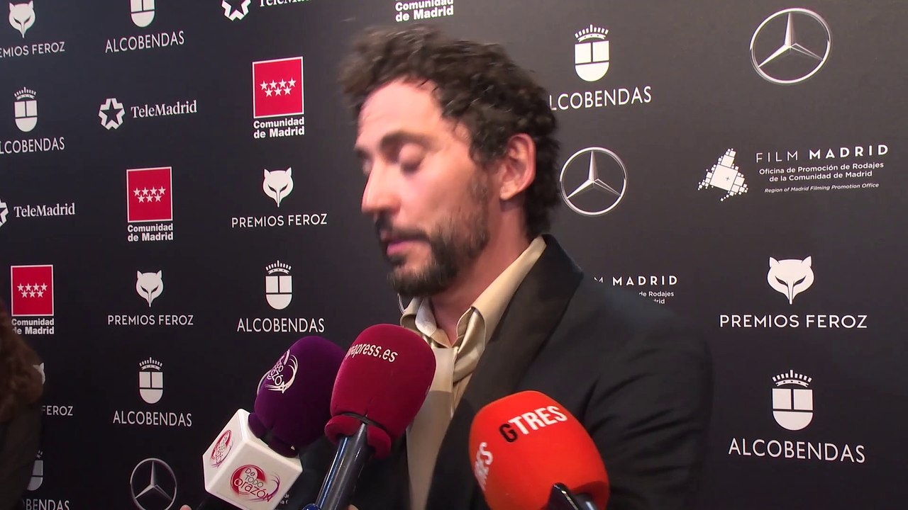 La razón que se esconde detrás de los estilismos de alfombra roja de Paco León