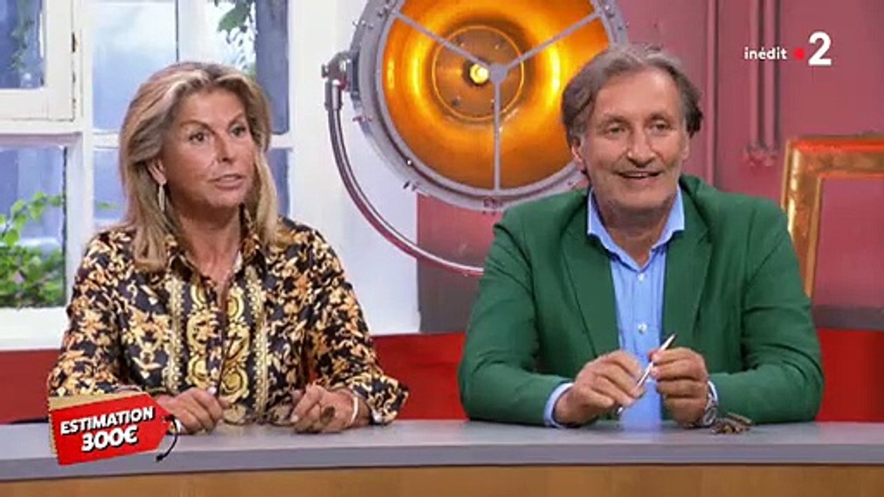 Julien Cohen enchaine les pas de danse avec une vendeuse de l’émission « Affaire Conclue » - VIDEO