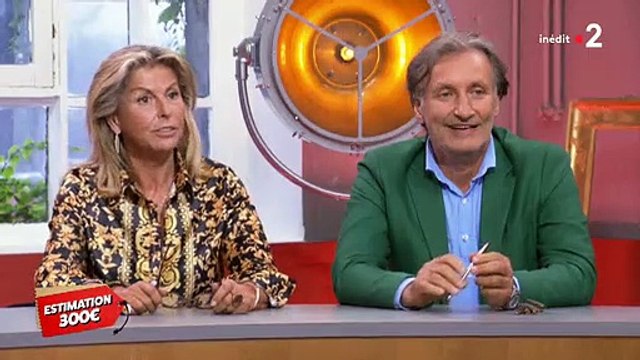 Julien Cohen enchaine les pas de danse avec une vendeuse de l’émission « Affaire Conclue » - VIDEO