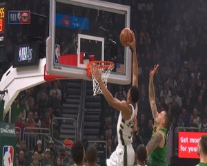 Descargar video: Giannis powers through for dunk in Bucks win