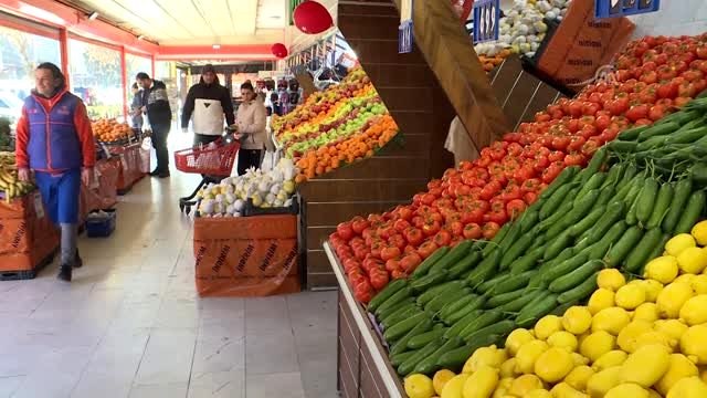 Market zinciri, bünyesindeki gıda zayiatını eğitimle yarı yarıya indirdi - İZMİR