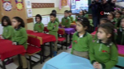 Vali, karne alan öğrencilerle kartopu oynadı