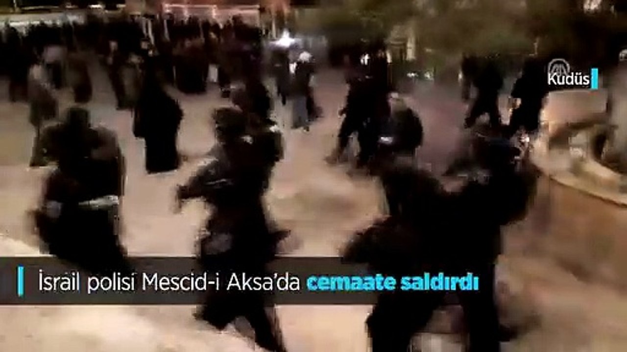 İsrail polisi Mescid-i Aksa'yı bastı: Cemaate saldırıp darp ettiler